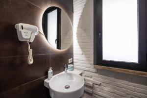 Double or Twin Room with Private Bathroom room in Hostel Trastevere