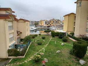 T2 standing Gruissan