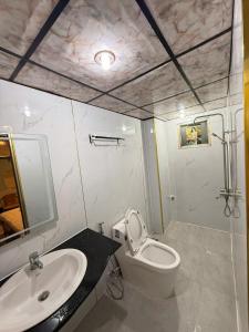 Gia Bảo Hotel - 2343 Bạch Đằng, Q.Bình Thạnh - by Bay Luxury