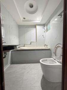 Gia Bảo Hotel - 2343 Bạch Đằng, Q.Bình Thạnh - by Bay Luxury