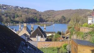 Driftwood in Looe River view and parking