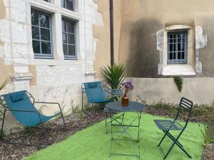 Au pays de Gide appart feutré dans un château