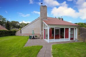 Kraanvogel I Fraaie bungalow met mooie grote tuin