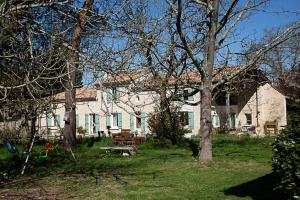 Campings La Dorepontaise ROULOTTE : photos des chambres