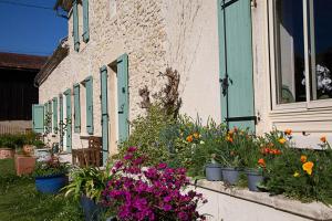 Campings La Dorepontaise ROULOTTE : photos des chambres