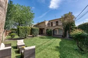 Charming Village House - Riumors