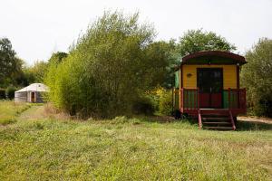 Campings La Dorepontaise ROULOTTE : photos des chambres