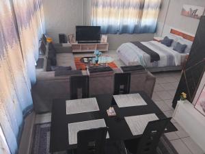 Close Curtains Maboneng