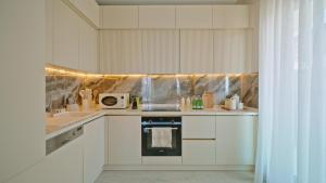 Qoople Legend 37-A40 prime sea location apartment