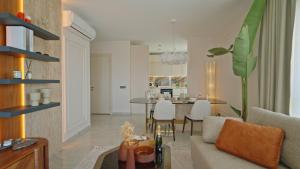 Qoople Legend 37-A40 prime sea location apartment