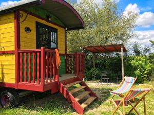 Campings La Dorepontaise ROULOTTE : photos des chambres
