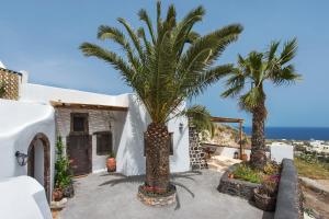 Old Vourvoulos Houses Santorini Greece