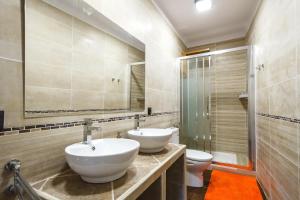 Villa with garden, pool and views, remote-working