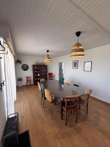 Maisons de vacances Grande maison, 10 voyageurs, jardin et terrain de petanque : photos des chambres