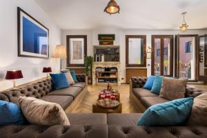 The Yacht House Canal View