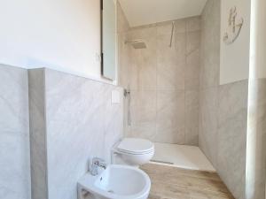 Ama Homes - Balcony Lakeview