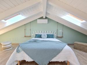 Ama Homes - Balcony Lakeview