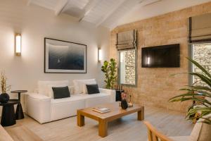 Anax by Vintage Travel