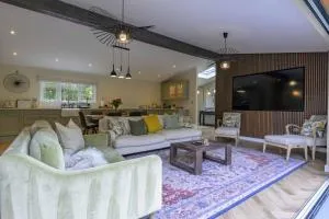 Mulberry Lodge - Three Legged Cross