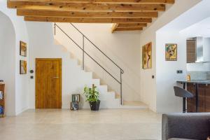 Newly renovated house with pool in Sineu center