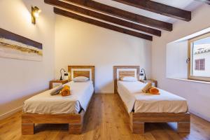 Newly renovated house with pool in Sineu center