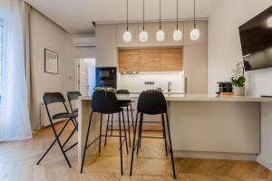 Pink Flamingo I Basilica Panorama with parking