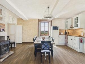 À la campagne, belle maison pour 8 avec piscine