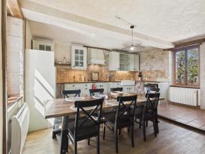 À la campagne, belle maison pour 8 avec piscine