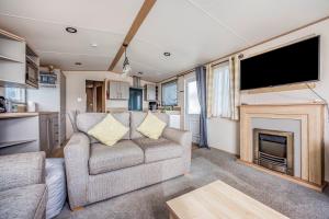 Charming Home in Lakeside Park - Pass The Keys