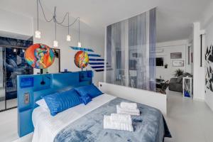 ARTROCK Experience - Olympia Loft Gallery - 64mq - Hermoupoli