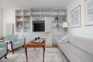 Warsaw Central Apartment by Noclegi Renters