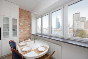 Warsaw Central Apartment by Noclegi Renters
