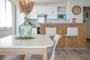 Les Pieds dans leau YourHostHelper