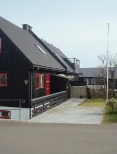 3BR House in Tórshavn - Quiet Street - Parking - Velbastaður