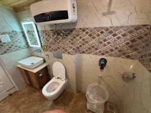 Attic cozy retreat by high rise inn kufri