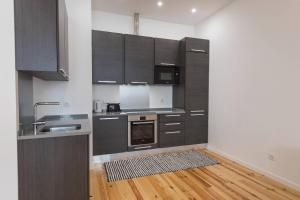 Central Lisbon Flat by Pink St