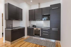 Central Lisbon Flat by Pink St