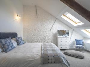 Ceirios Wen Aberaeron