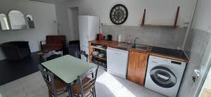 Appartements Gite pres de Sarlat avec jardin et salon de massages : photos des chambres