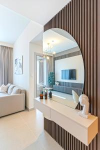 Sky-High Downtown 1BR Steps from Burj Khalifa