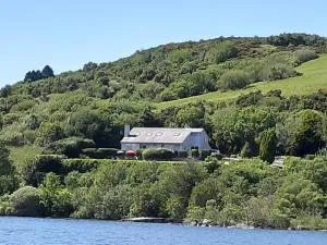 Panoramic lake view Cottage 1 - Claggan