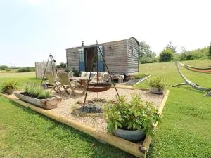Lillie's Shepherd's Hut - Sleeps 2 & Hot Tub - Staunton in the Vale