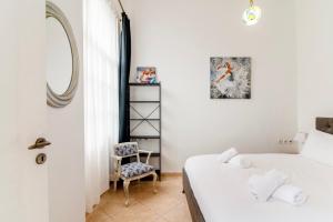 Neoclassical Loft in Monastiraki - Acropolis and metro