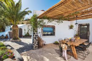 Old Vourvoulos Houses Santorini Greece