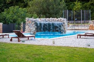 Villetta with pool and waterfall, quiet area - by TRAVELER tourist agency Krk - ID 2212