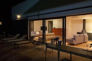 Beautiful 15th century villa on 30 acre estate, for families only