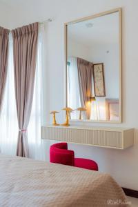 Trizen Amber 2-Bedroom Apartment with Free WIFI