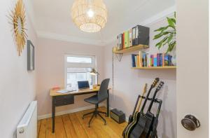 Bright, stylish townhouse