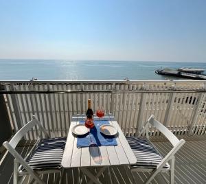 Vista mare a 10m dalla spiaggia, 8 piano e parcheggio privato