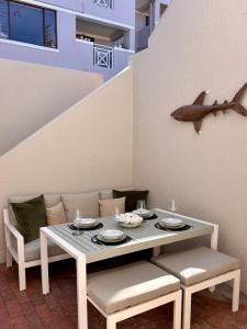 Kalk Bay Secure Seaside Apartment with Pool